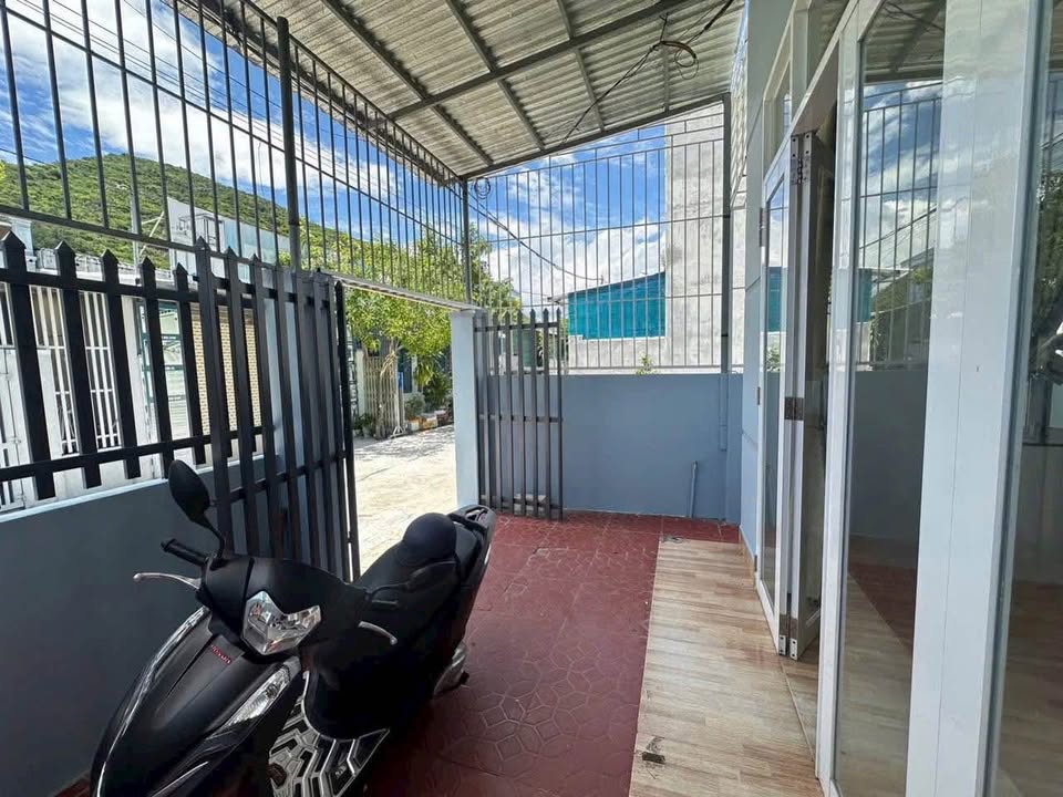 Nhà 75m2 Hòn Thơm, Nha Trang, sổ hồng riêng, 3 phòng ngủ, 2,29 tỷ