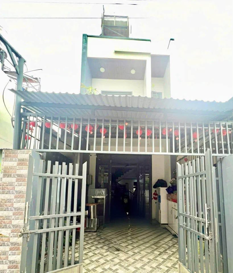 Nhà 2 tầng đẹp, 3 tỷ, gần chợ, sổ đỏ full thổ cư