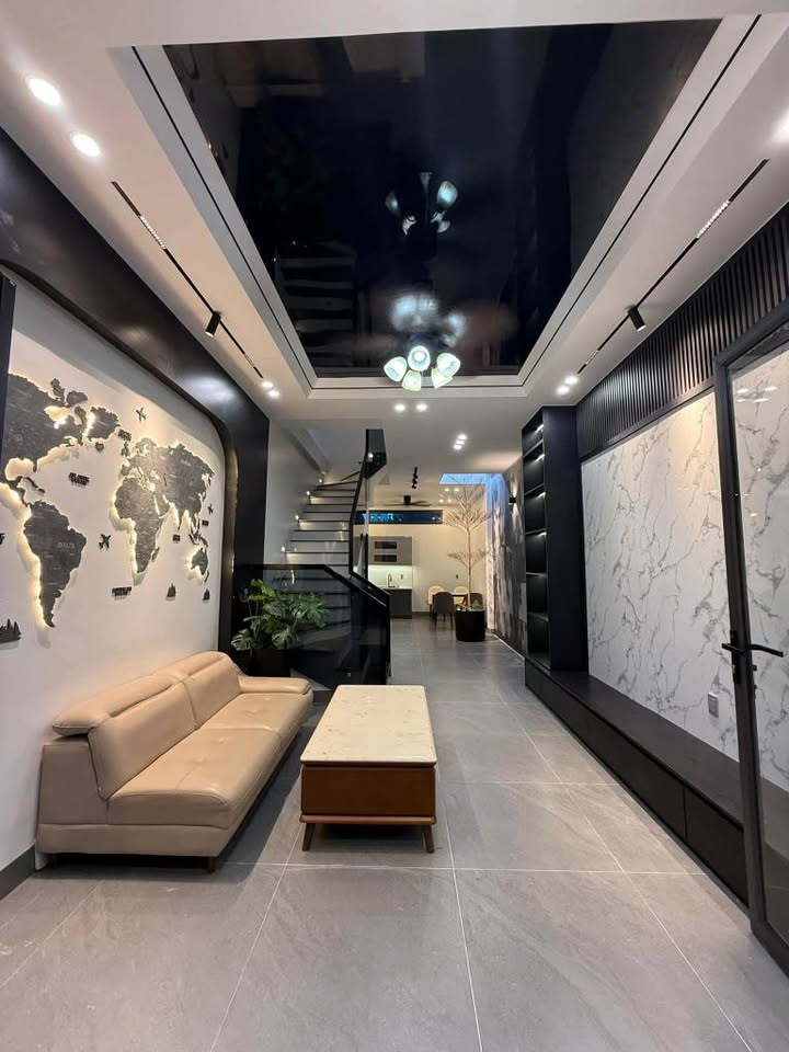 Bán nhà 3 tầng đường Giải Phóng, ngõ ô tô đỗ cửa - giá tốt