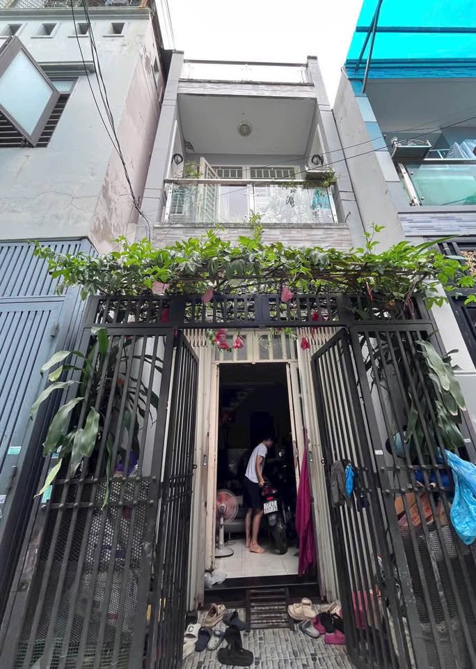 Nhà xinh xắn tại Bông Sao, chỉ cách chợ sáng Bùi Minh Trực 20m, cực kỳ tiện lợi cho mọi sinh hoạt luôn nè