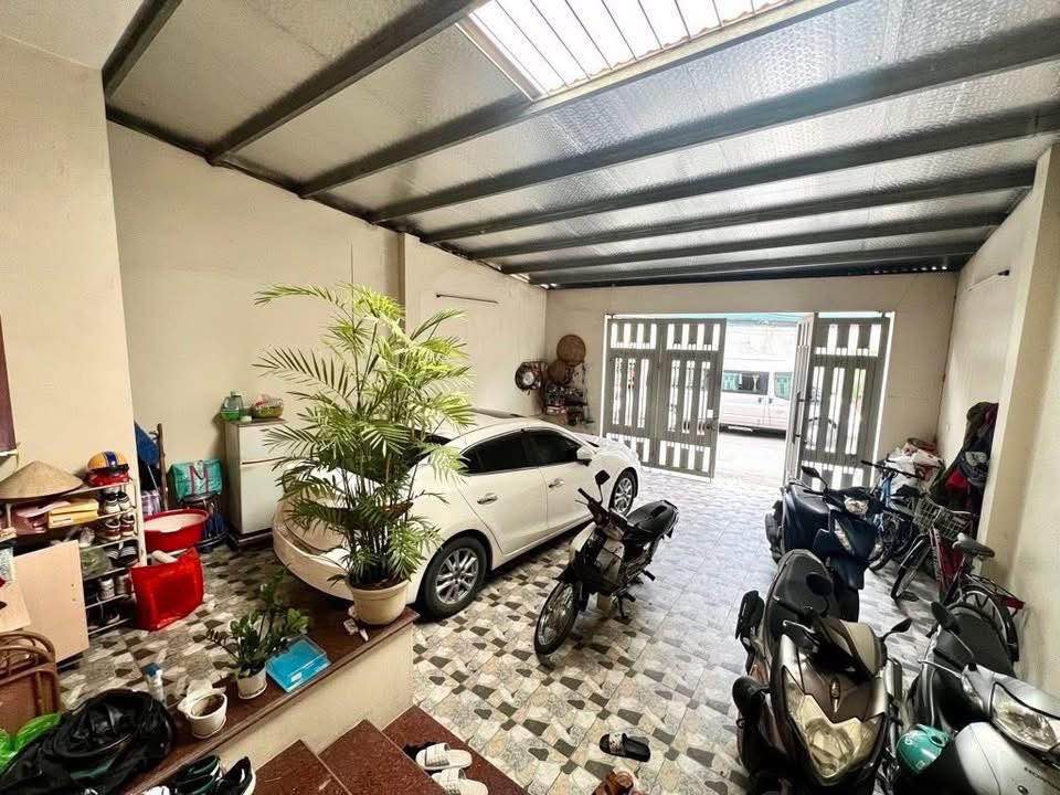 Bán nhà ngay ngã tư Thạch Bàn - Long Biên, 140m², 3 tầng, mặt tiền rộng 6.2m