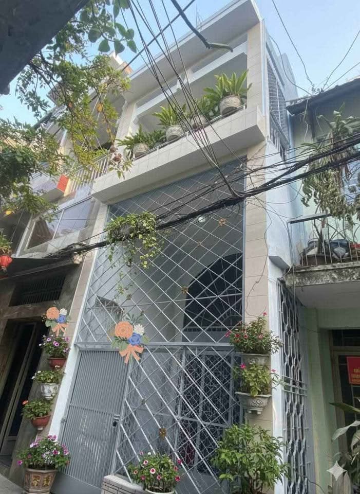 Nhà phố 3 tầng tọa lạc tại hẻm 4m đường Trần Hưng Đạo, Quận 5