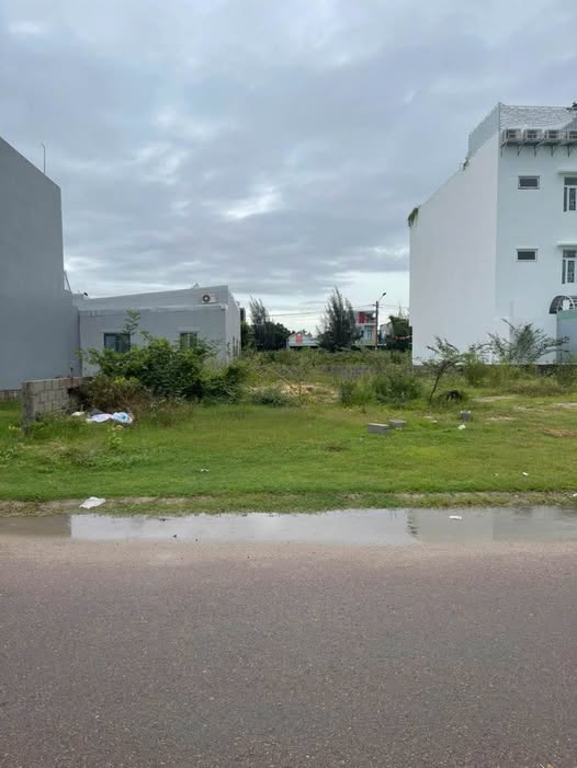 Bán đất trung tâm Tuy Phước 90m2 hai mặt tiền, sổ hồng đầy đủ, giá hời