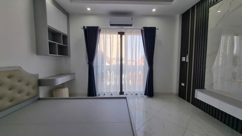 Nhà Tây Hồ, 6 tầng, thang máy, ô tô đỗ cửa, ngõ thông - Giá chỉ hơn 11 tỷ