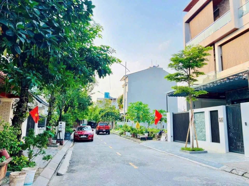 Khu đất biệt thự mặt phố Lê Trọng Tấn hơn 130m2, mặt tiền 8,5m, giá nhỉnh 6 tỷ