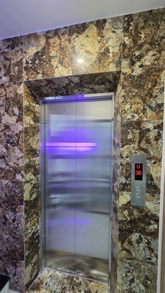 Nhà Dương Quảng Hàm siêu hot 6 tầng thang máy xịn sò, chỉ việc vào ở