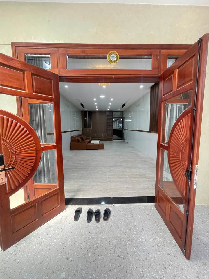 Cho thuê nhà 3 tầng hướng Đông, 117m2 tại Phù Đổng, Đà Nẵng