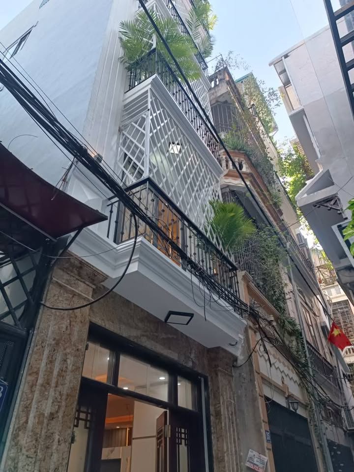 Nhà 6 tầng đẹp, 4 ngủ, full nội thất, gần ngõ ô tô, Hoàng Mai, hơn 6 tỷ
