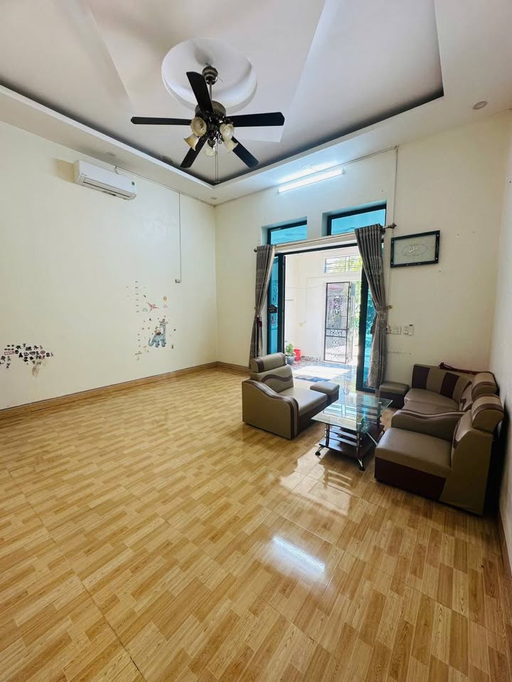 Siêu phẩm nhà bán tại Phường Yên Bái, Tỉnh Lào Cai, vị trí đắc địa gần trường học, bệnh viện và chợ