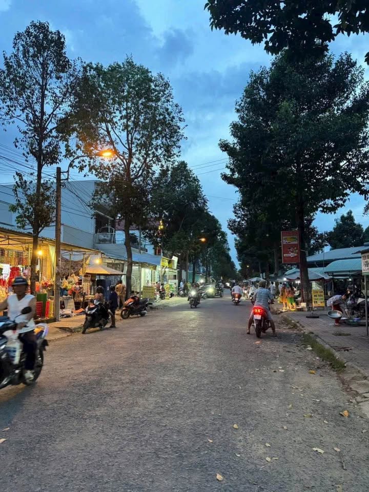 Bán nền 2 mặt tiền Vĩnh Long, vị trí đắc địa gần chợ, kinh doanh sầm uất