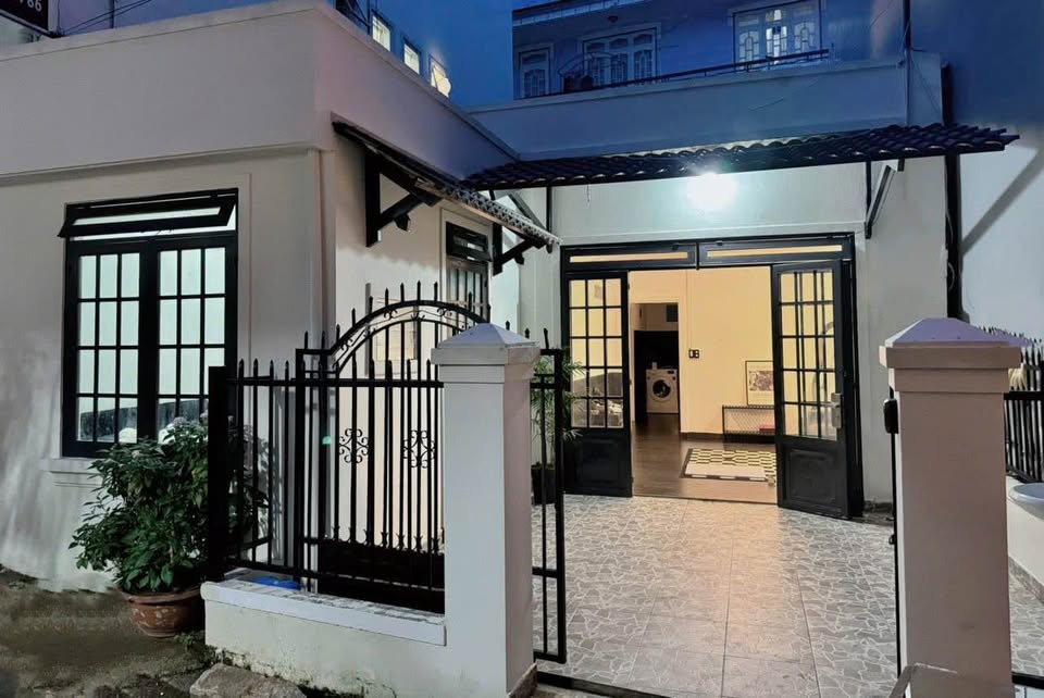 Nhà 2 mặt tiền cực hot giữa trung tâm Đà Lạt giá mềm