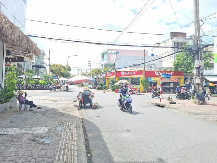Mảnh đất biệt thự đầy tiềm năng, tọa lạc ngay mặt tiền Đường số 4, khu vực Chợ Chùa sầm uất