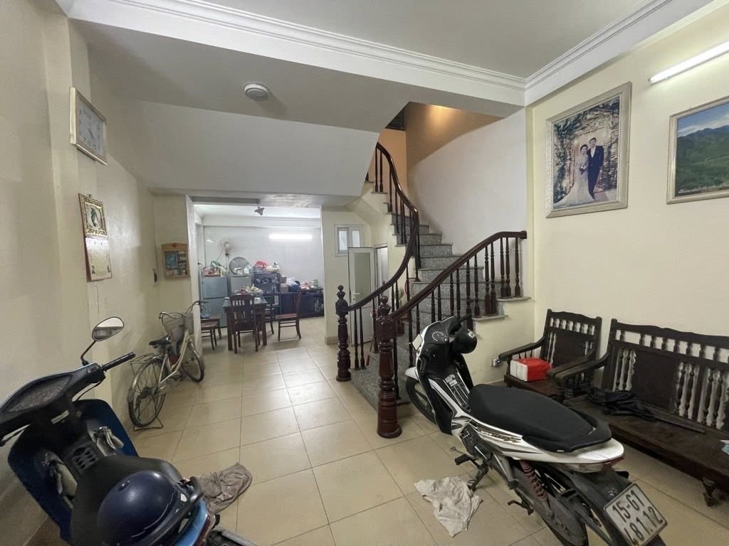 Nhà 5 tầng kiên cố, 48m² Hồ Tùng Mậu, ngõ rộng, giá 9.1 tỷ