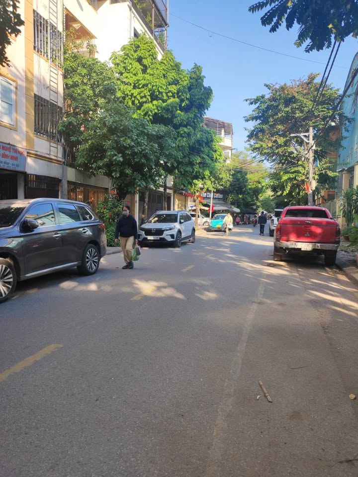 Bán nhà 7 tầng thang máy mặt tiền 8m, 148m2, sát Ngoại Giao Đoàn, Hà Nội