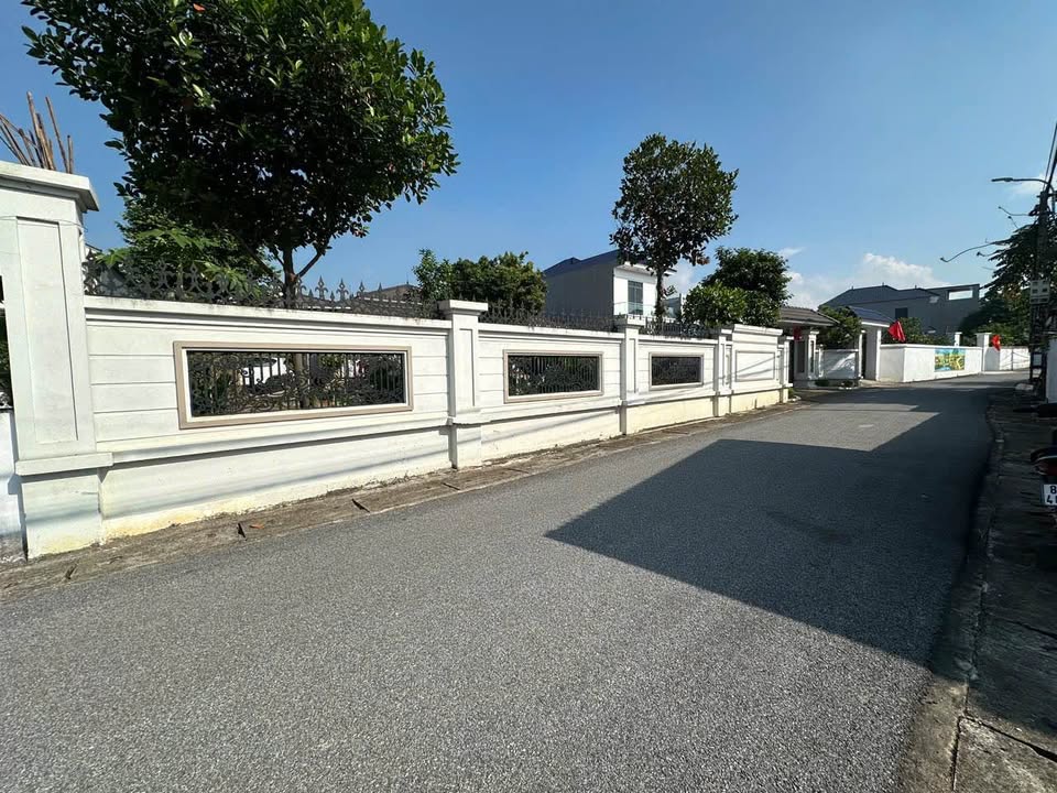 Đất Xuân Mới, Thanh Vân 84m2, 2 mặt đường, giá nhỉnh 1 tỷ, bao quanh toàn biệt thự