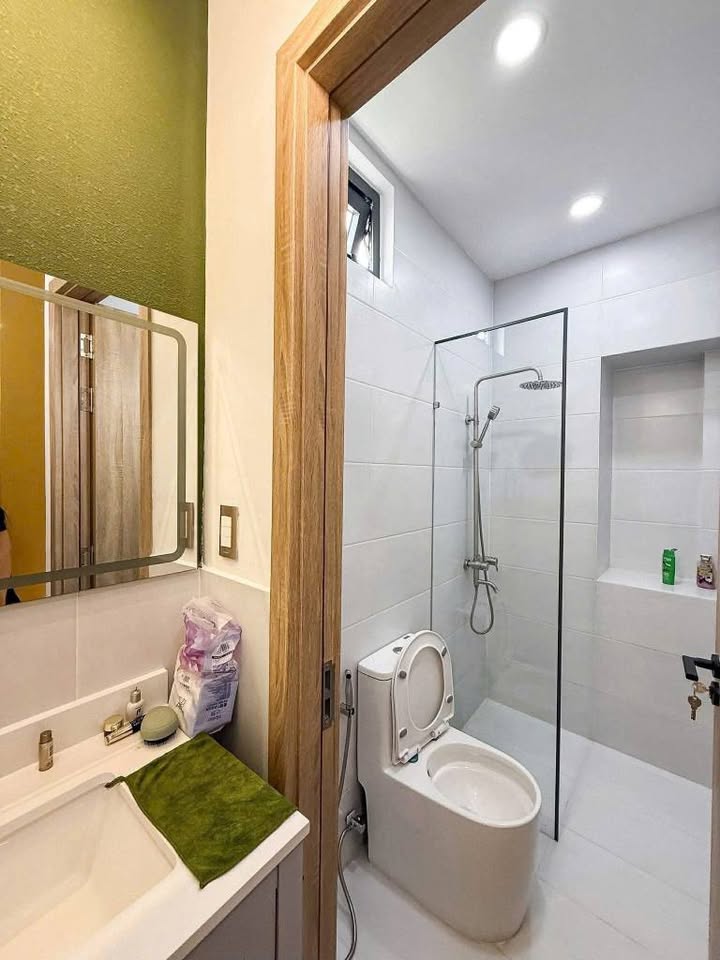 Nhà góc 9m x 10m, 3,5 tầng, sổ đỏ đầy đủ, giá hời Đà Nẵng