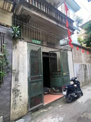 Bán nhà 2 tầng cũ, ô tô vào nhà, gần trung tâm Tây Hồ, khu vực giao thông thuận lợi