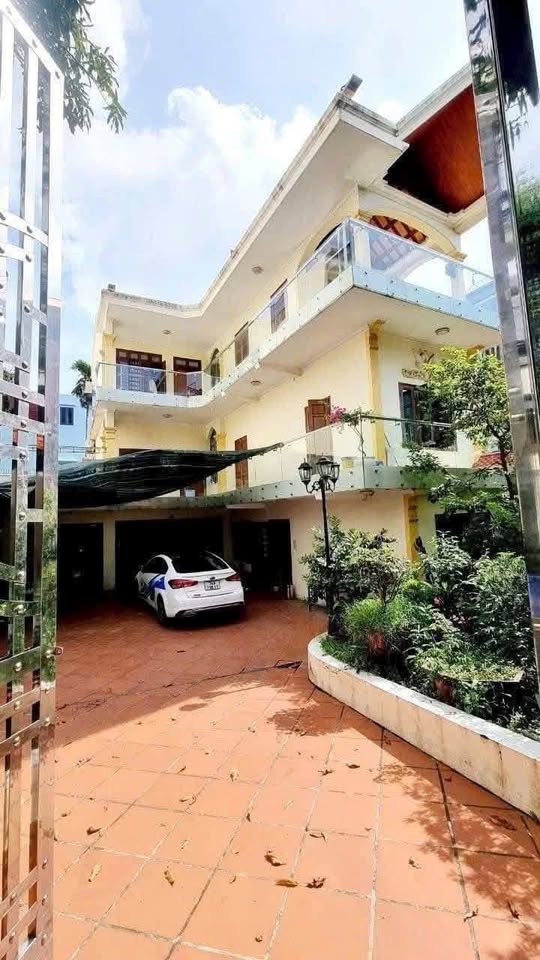 Bán đất tặng nhà 3 tầng Hoàng Diệu, Thái Bình, 290m2, mặt tiền siêu rộng, chỉ 5 tỷ