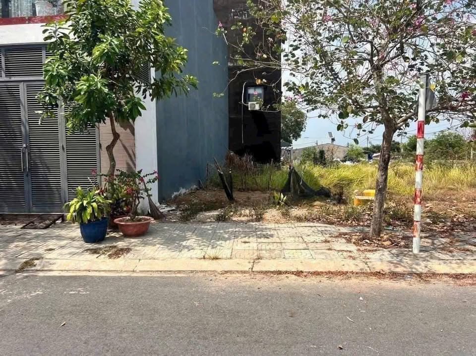 Bán đất khu dân cư Xuyên Á, Đức Hòa, sổ riêng, vị trí đắc địa, đường 7m, giá 2,35 tỷ