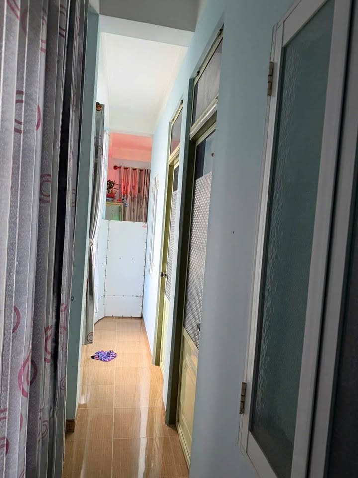 Nhà 3 tầng, 3 mặt tiền khu chợ Phương Sài, kinh doanh đỉnh, an cư sung túc