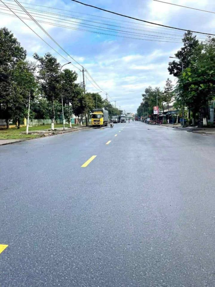 Nhà mặt tiền đường 32m, hướng Tây, giá 2.35 tỷ - Lý Thánh Tông, Nghĩa Lộ