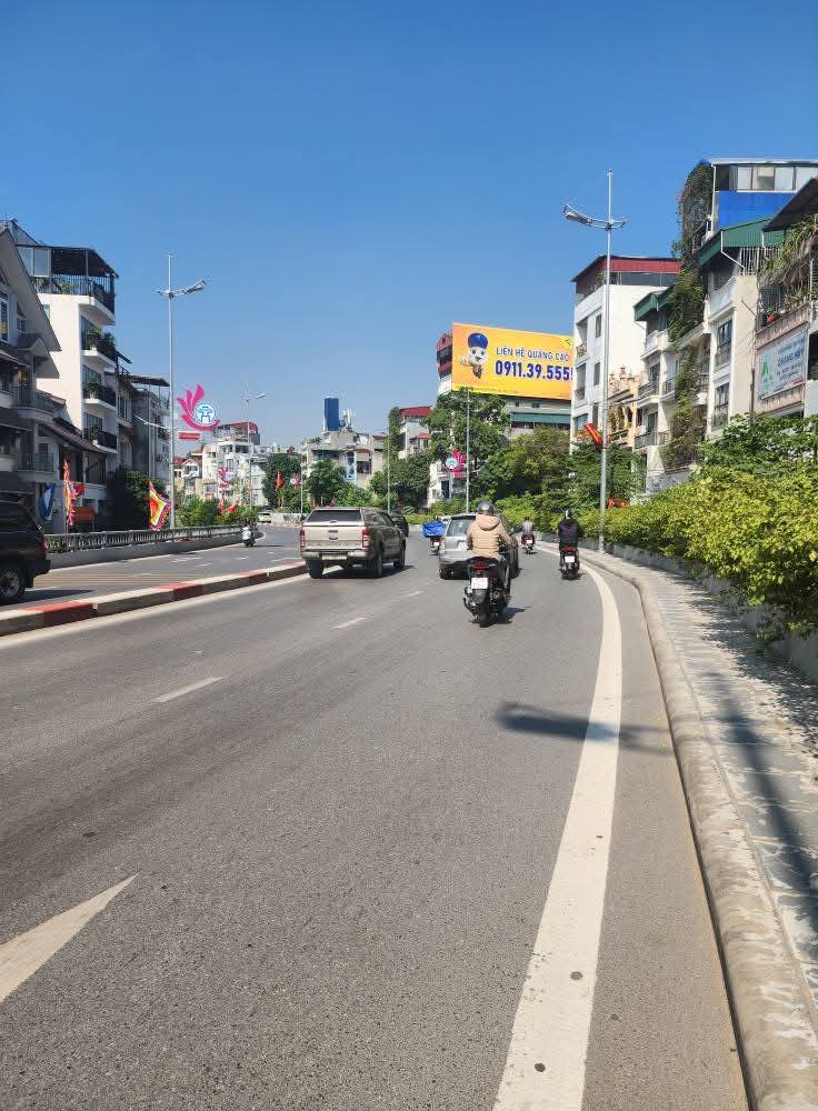 Nhà Tứ Liên 5 tầng, ngõ thông, ô tô gần, sẵn sàng đón chủ mới