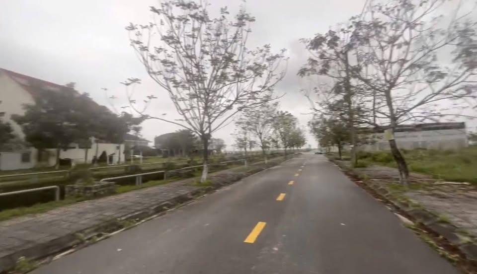 Bán đất khu quy hoạch Thủy Thanh 3 250m2, mặt tiền 10m, hướng Đông Bắc, view kênh công viên