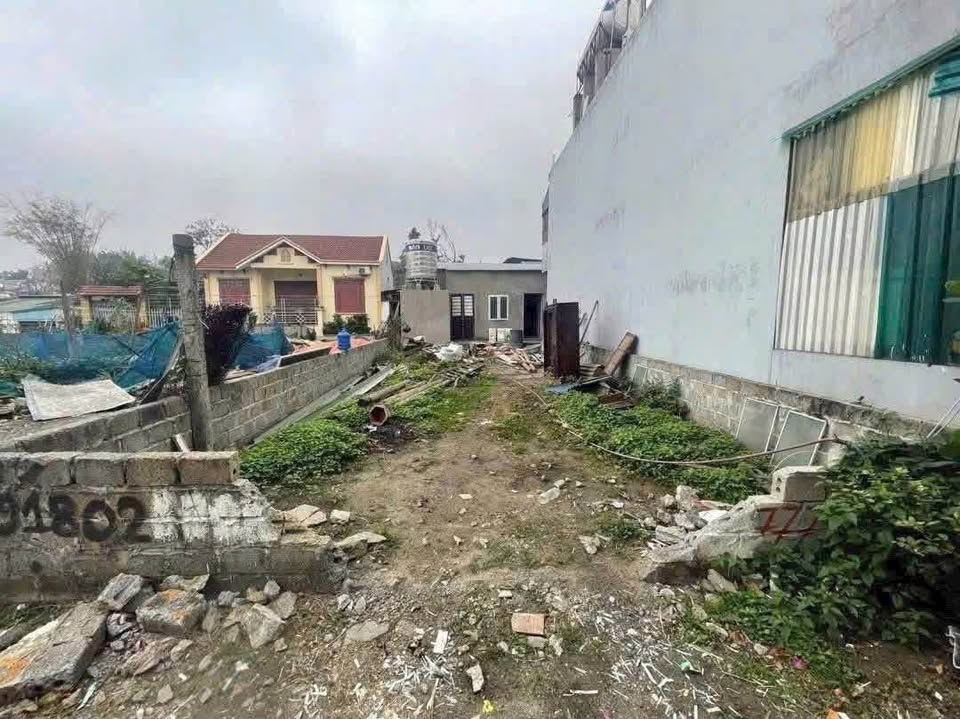 Chủ nhà đang kẹt tiền cần bán gấp ô đất cực đẹp tại Hà Lầm, Cầu 28, thành phố Hạ Long, tỉnh Quảng Ninh