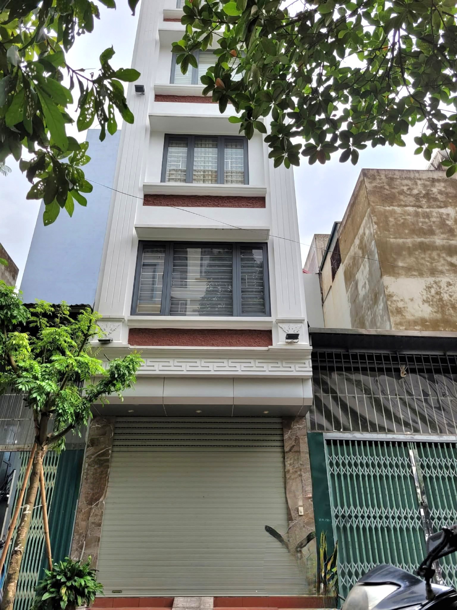 Nhà dân xây tỉ mỉ, full gỗ hương tại Hàng Bè, Hà Đông giá tốt nhất khu