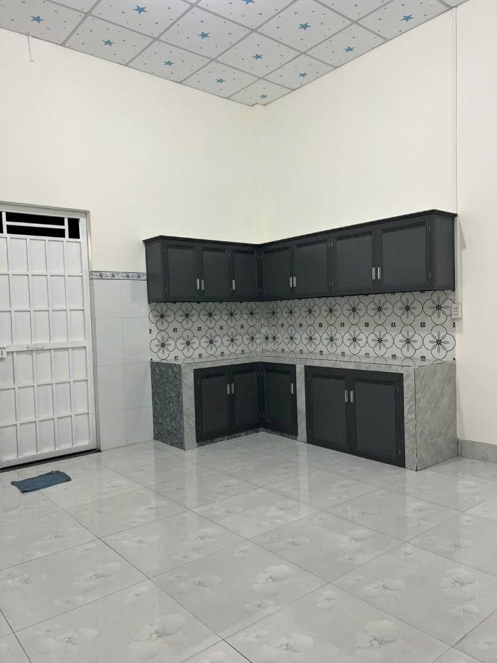 Nhà 3 phòng ngủ đang được chủ nhà gấp rút hoàn thiện, sẵn sàng đón chủ mới