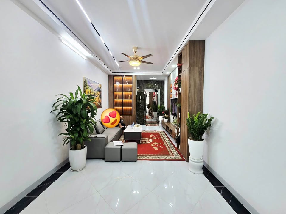 Tọa lạc tại vị trí đắc địa gần ngã tư Phạm Văn Đồng – Hoàng Quốc Việt