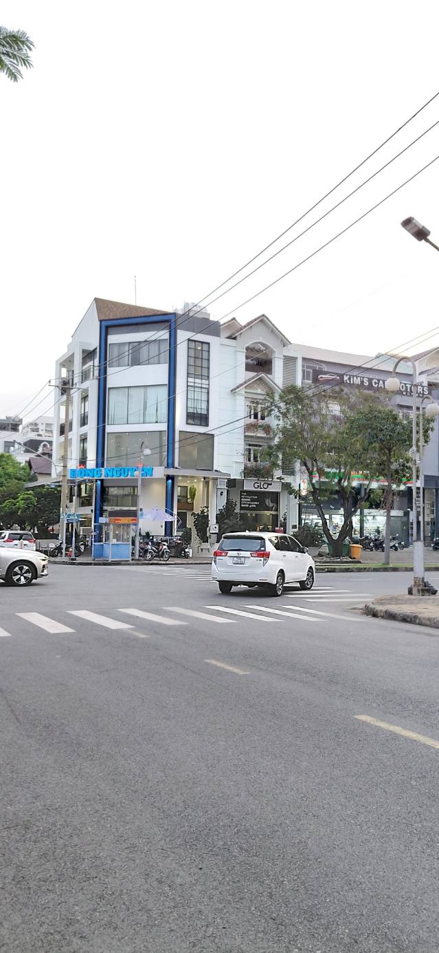 Căn góc 2 mặt tiền hẻm thông, 83m2, 6 phòng khép kín, dòng tiền 25 triệu/tháng