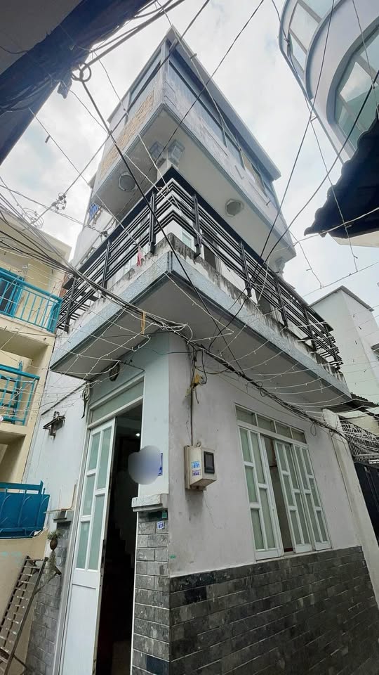 Bán nhà 1 trệt 2 lầu, hẻm thông 3m, 2 phòng ngủ, sổ hồng riêng, giá 2.38 tỷ