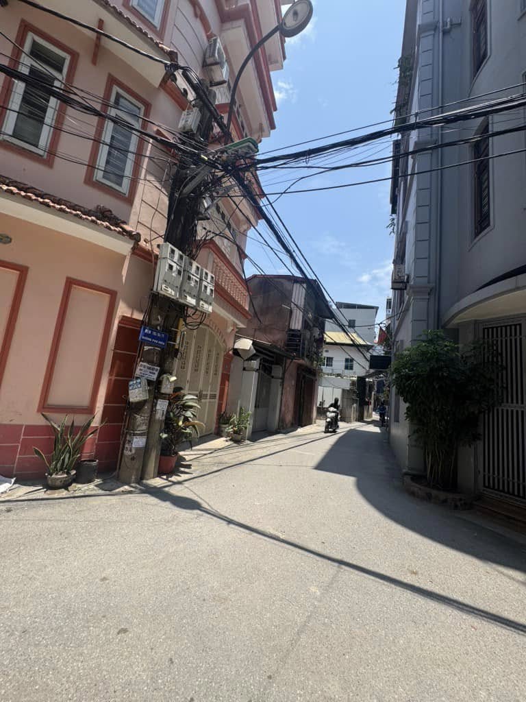 Nhà 8,3 tỷ Cầu Giấy đỗ cửa, thang máy, sổ 35m, cơ hội cuối