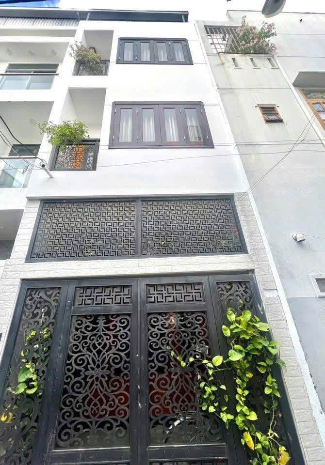 Nhà 3 tầng 3 mê kiệt ô tô Nguyễn Tất Thành, sát biển, 3 phòng ngủ, giá 5.8 tỷ thương lượng