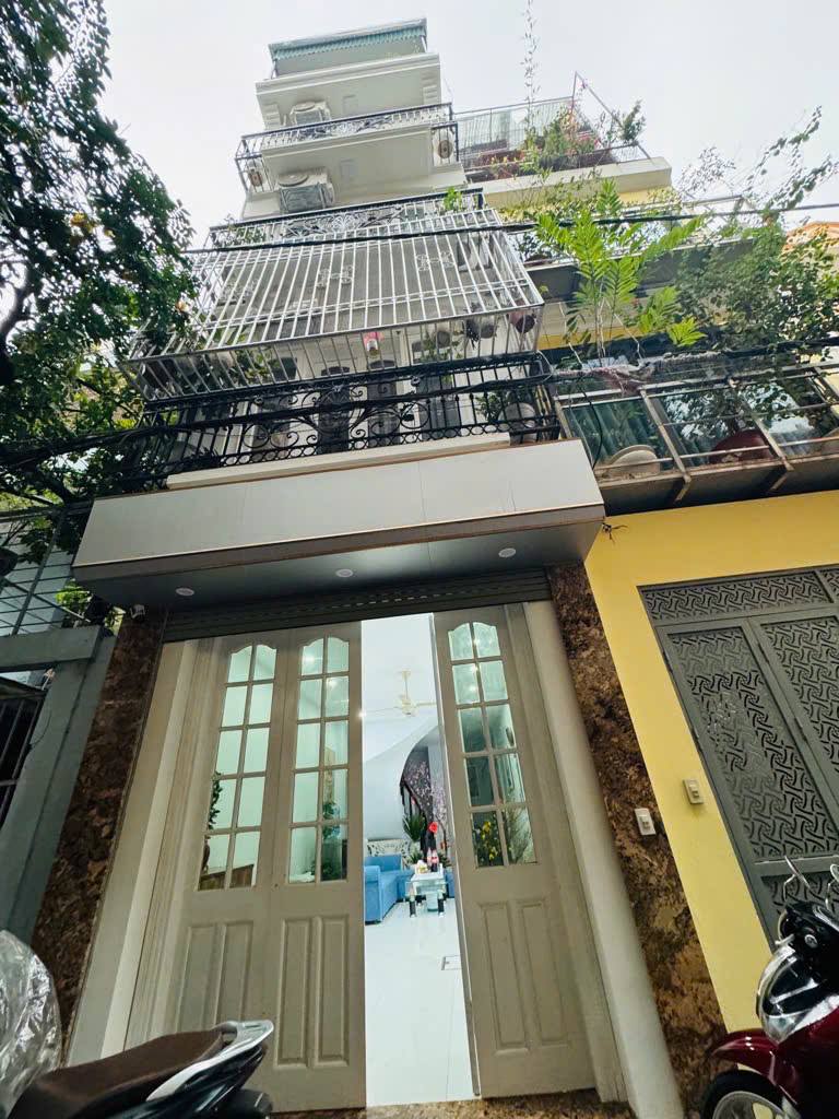 Chính chủ bán gấp nhà 5 tầng Phạm Ngọc Thạch, ô tô đỗ cửa, full nội thất, sổ đỏ vuông vắn