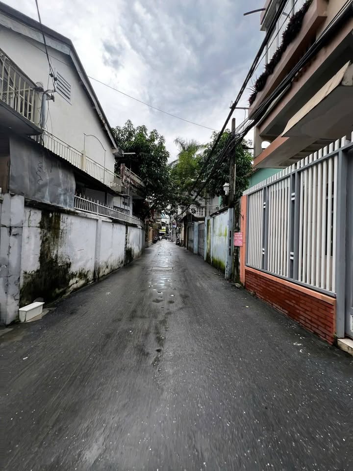 Bán tòa căn hộ 4 tầng góc, kiệt ô tô, dòng tiền 30 triệu/tháng tại Hoàng Diệu, Đà Nẵng