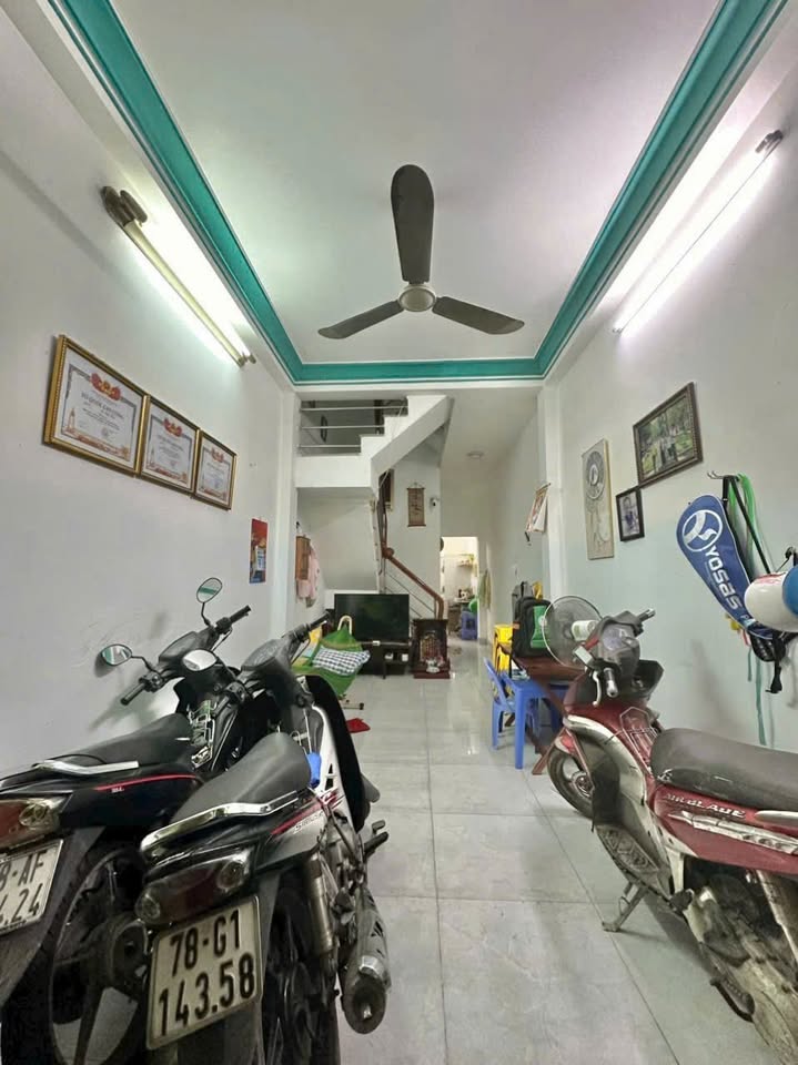 Nhà Trần Hưng Đạo, Quận 5, diện tích 2.8x13.5m, 1 trệt 2 lầu, sổ hồng riêng - giá 5,58 tỷ