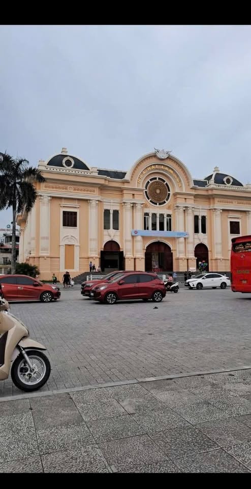 Biệt thự 3 tầng 123m² mặt tiền 6,8m, 3 phòng ngủ, gần quảng trường Lam Sơn, thành phố Thanh Hóa