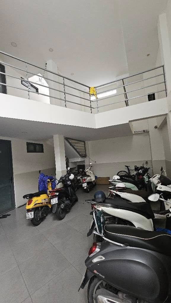 Siêu phẩm căn hộ dịch vụ 6 tầng thang máy, diện tích 70m², gần Vòng Xoay Dân Chủ