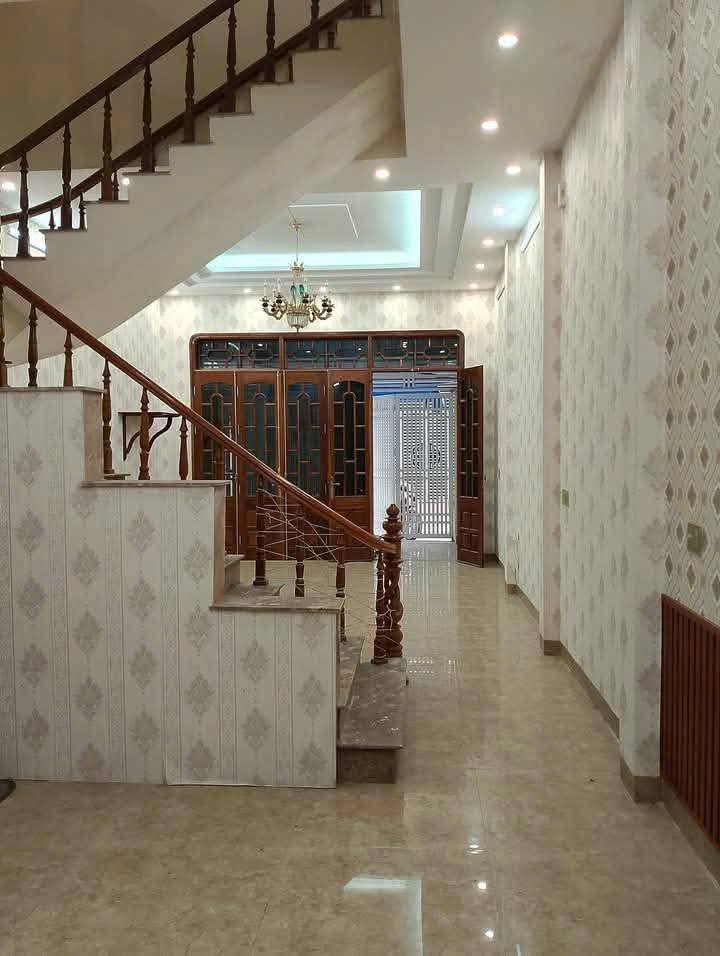 Bán nhà 3 tầng phố Trường Thi, 70m², 4 tỷ nhỉnh, ô tô tránh