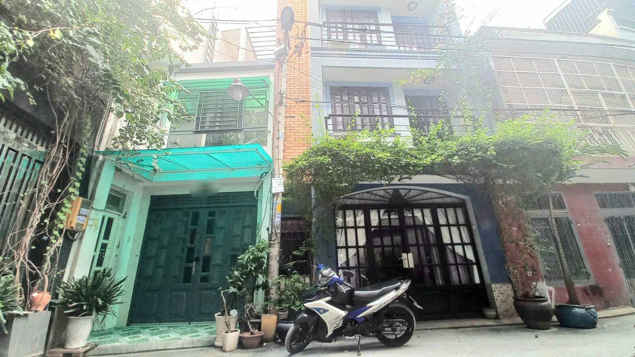 Nhà 40m² quận 10, hơn 6 tỷ, tặng tranh, ngắm mưa cùng em