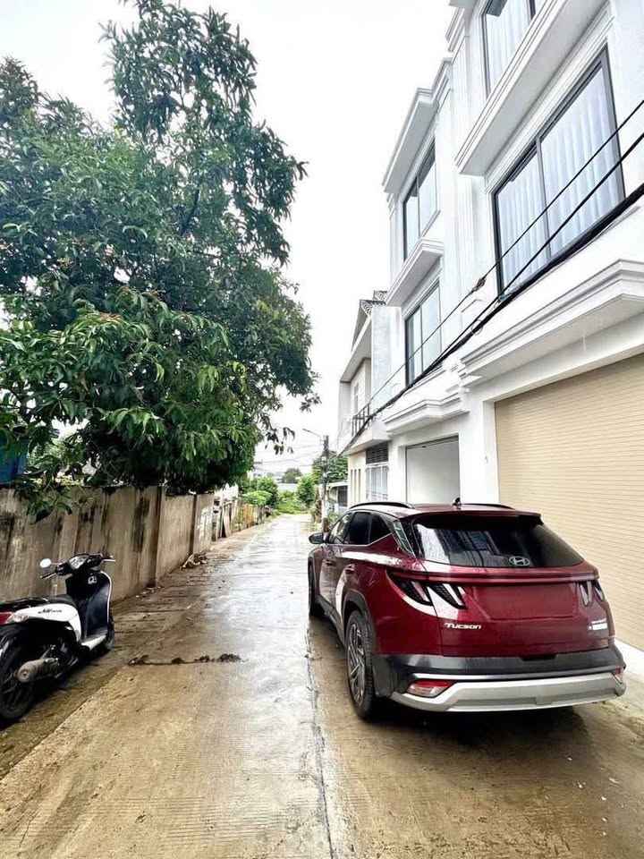 Nhà 2 lầu mặt tiền Đồng Sỹ Bình 3,35 tỷ nội thất, sẵn sàng đón bạn