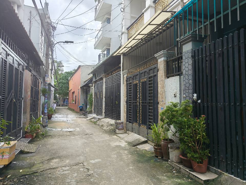 Nhà 2 lầu 4,3m x 13m hẻm ô tô, tặng full nội thất, giá hời 4,7 tỷ