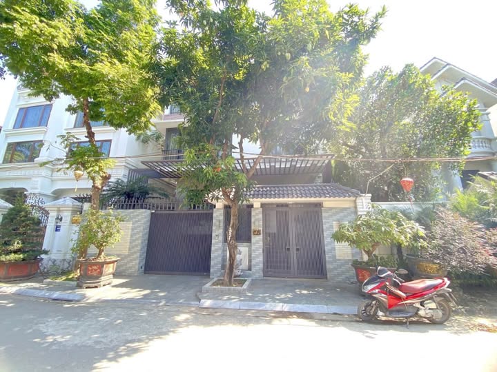 Biệt thự XaLa, vị trí vàng, mặt tiền 11m, thiết kế mới tinh