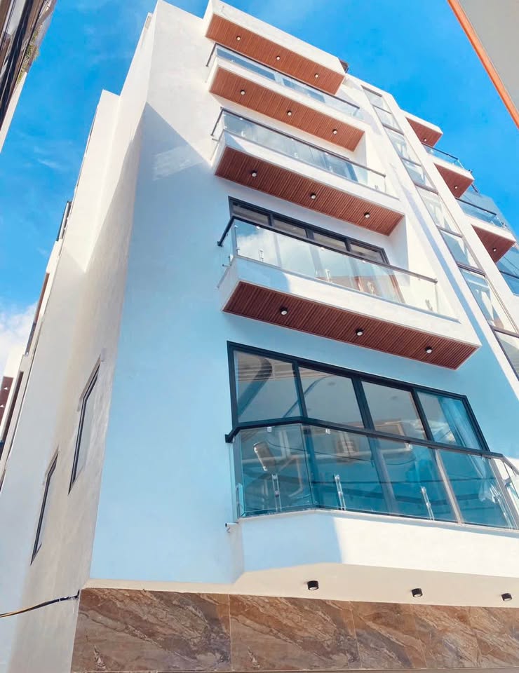 Bán nhà 6 tầng, thang máy, lô góc 2 thoáng, phố Sài Đồng, giá chào 8 tỷ