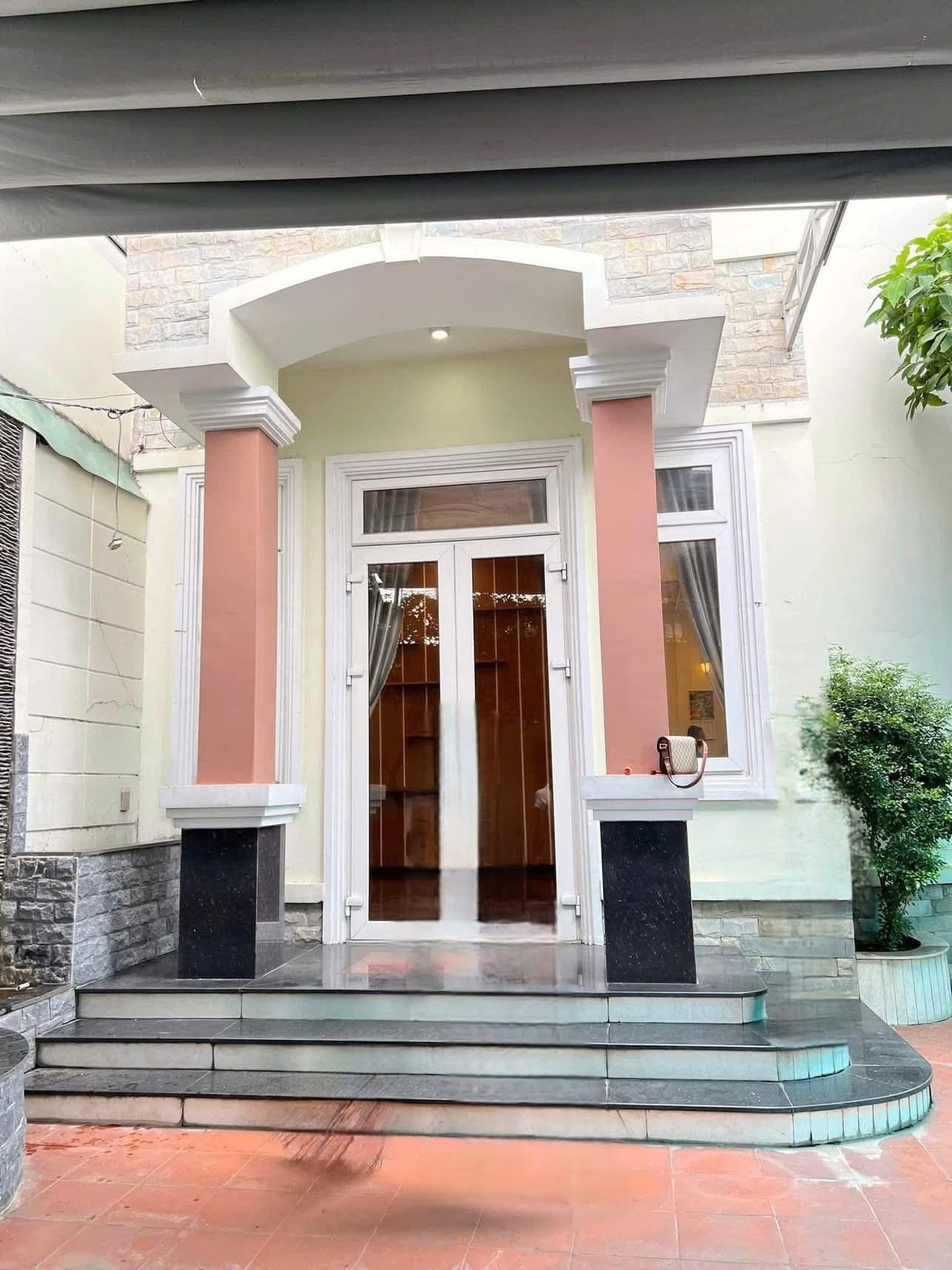 Cho thuê biệt thự vườn 1 lầu, 3 phòng ngủ, hẻm xe hơi tại phường An Phú Đông, quận 12