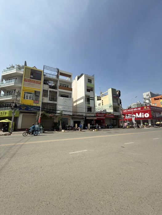 Bán nhà mặt tiền 4 tầng cao lầu, 64m2, đối diện trung tâm thương mại Parcmall, Bình Chánh