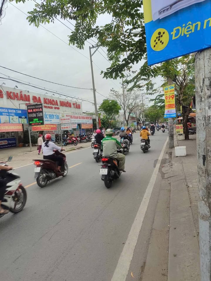 Nhà 135m2 mặt tiền 6m, hẻm xe hơi, sổ hồng riêng, chỉ 4.45 tỷ tại Nhà Bè