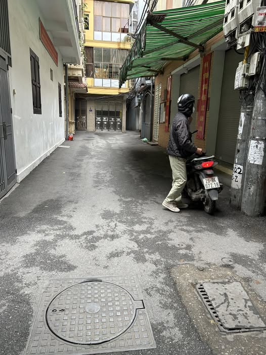 Nhà 6 tầng Trương Định - 30m2, 4 ngủ, 10m ra ô tô, sổ vuông vắn